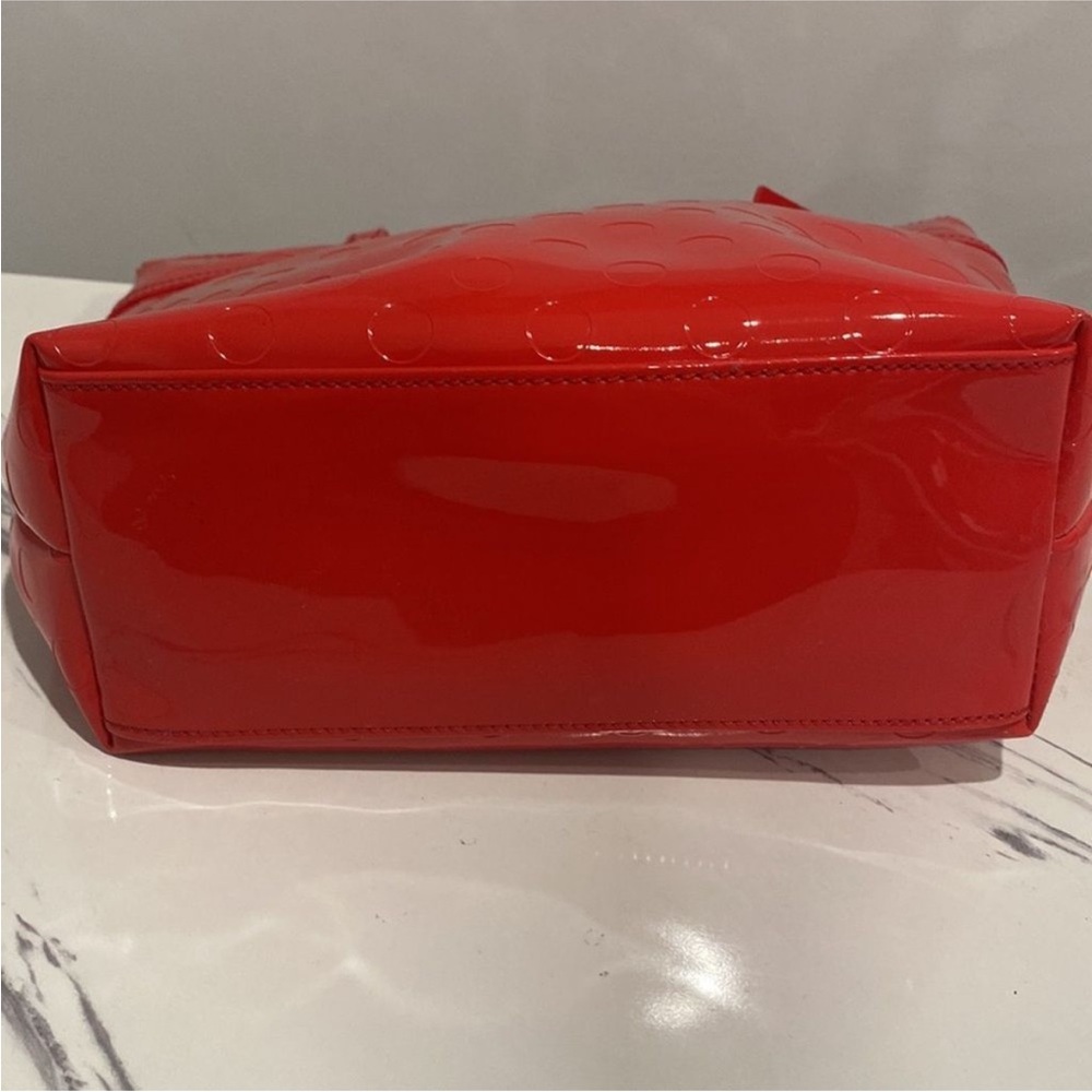 Kate Spade Red Patent Leather Tote Bag with Glossy Finish - Picture 4 of 6